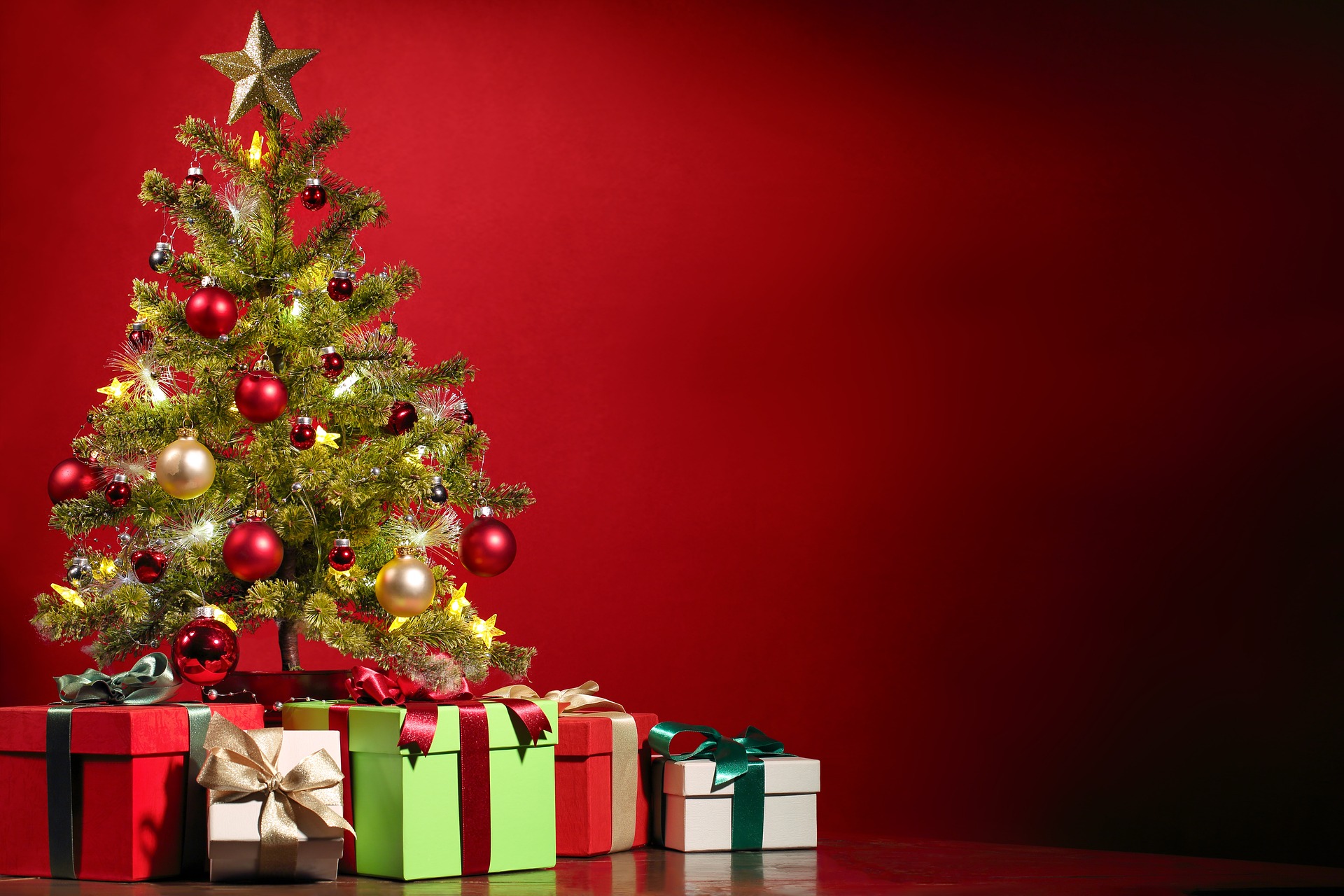 Sapins et paquets de cadeauxl : voici le présent d'usage qui n'est pas une donation 